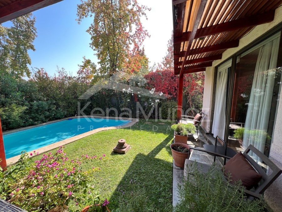 CASA IMPECABLE EN CALLE TRANQUILA
