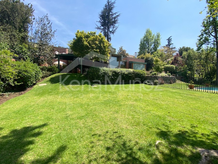 CASA INCREIBLE EN EL CERRO CALAN CON VISTA A LA CORDILLERA