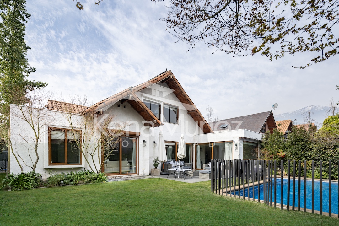 EXCELENTE CASA EN CALLE TRANQUILA