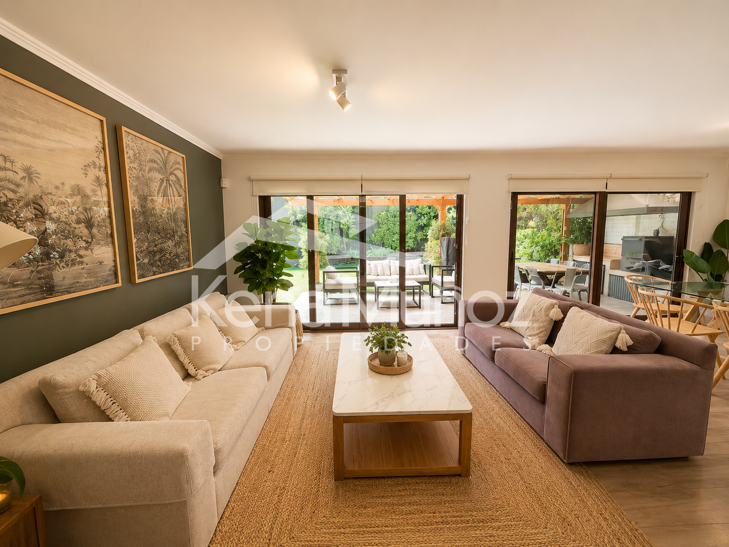  PRECIOSA CASA REMODELADA CON LINDO JARDÍN