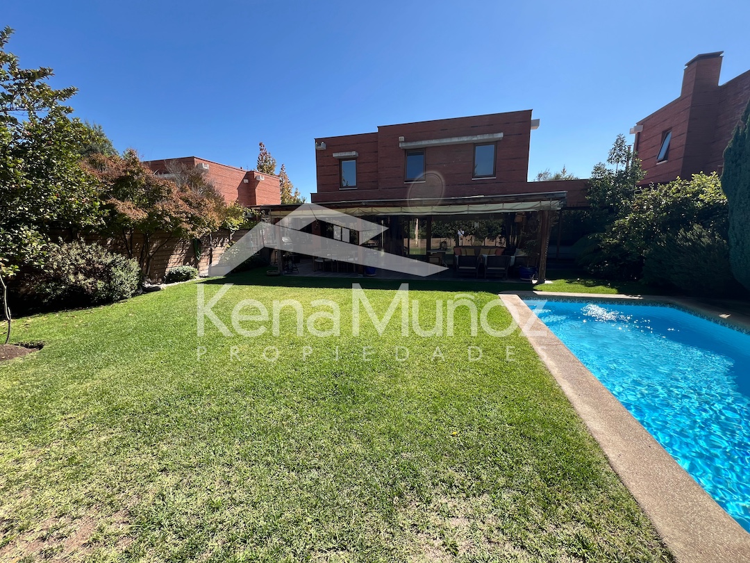 CASA EN EXCELENTE ESTADO EN CONDOMINIO
