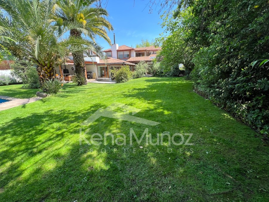 Casa Nor Oriente Con Maravilloso Jardin