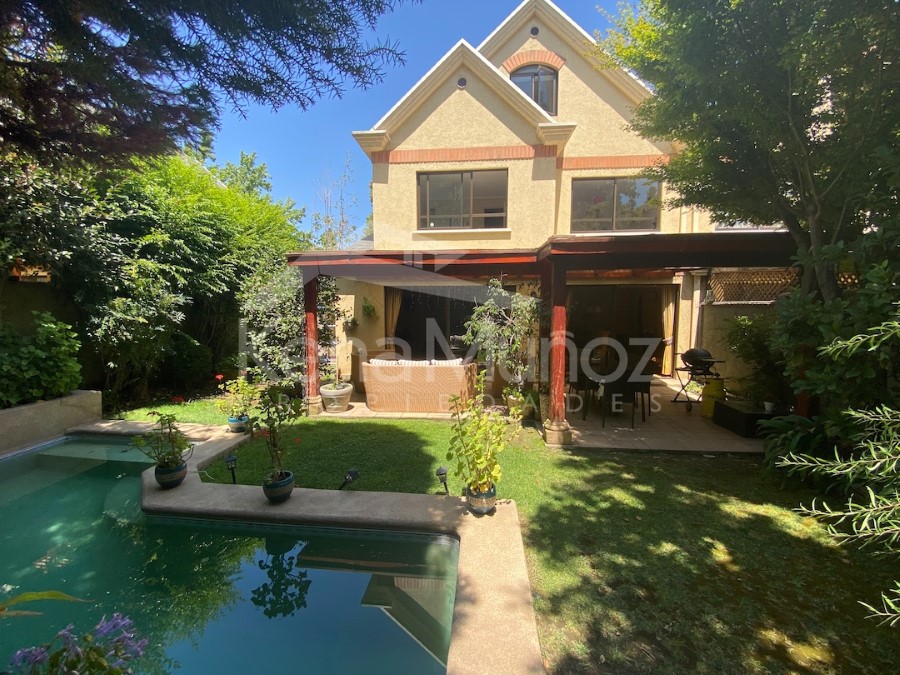 EXCELENTE CASA AISLADA EN CONDOMINIO
