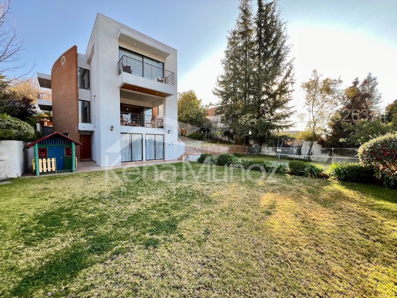 Casa impecable con amplios espacios y maravillosa vista al NorOriente