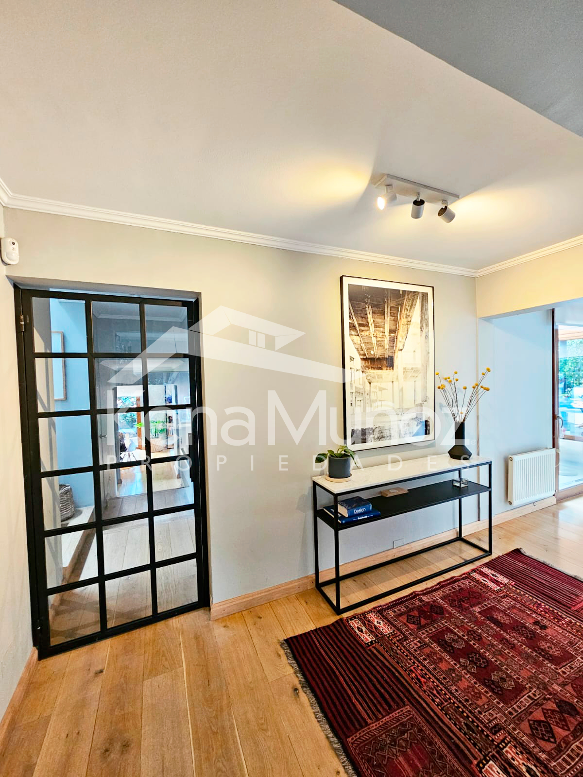 EXCELENTE CASA REMODELADA – AMPLIOS ESPACIOS Y GRAN EQUIPAMIENTO