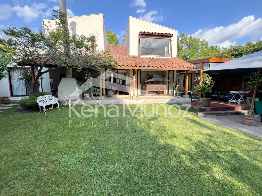 CASA CON PRECIOSO JARDÍN, COLEGIO CORDILLERA